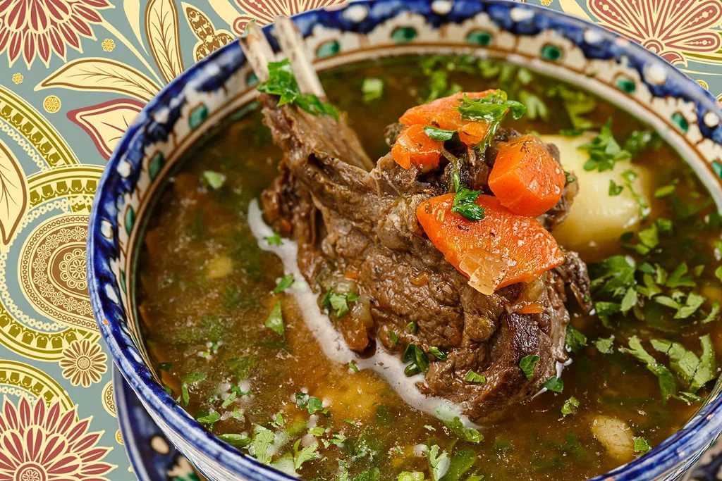 шурпа это суп на основе воды хашлама это 2 блюдо делается в собственном соку и в помидорах не везде без добавления воды жидкость в хашламе это скорее подлива к мясу