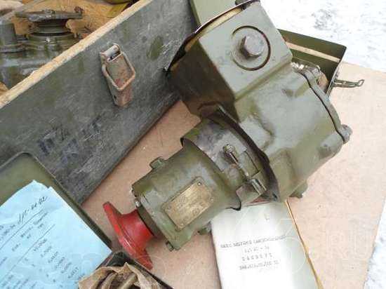 Обычные болты и гайки откручиваются против часовой стрелки а закручиваются по часовой