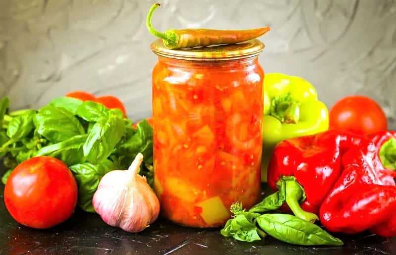 Аджика из помидоров и чеснока : 8 классических рецептов вкусной аджики