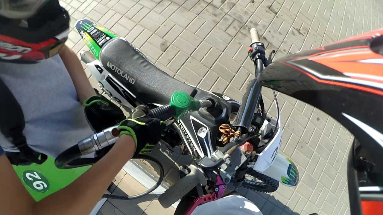 объем бензобака 5 5 литров расход топлива около 2 2 5 л на 100 км спокойный режим езды максимальная скорость 80 км ч