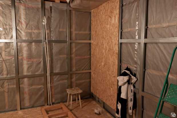 Можно ли клеить обои на осб плиту без шпаклевки: чем лучше обработать под покраску