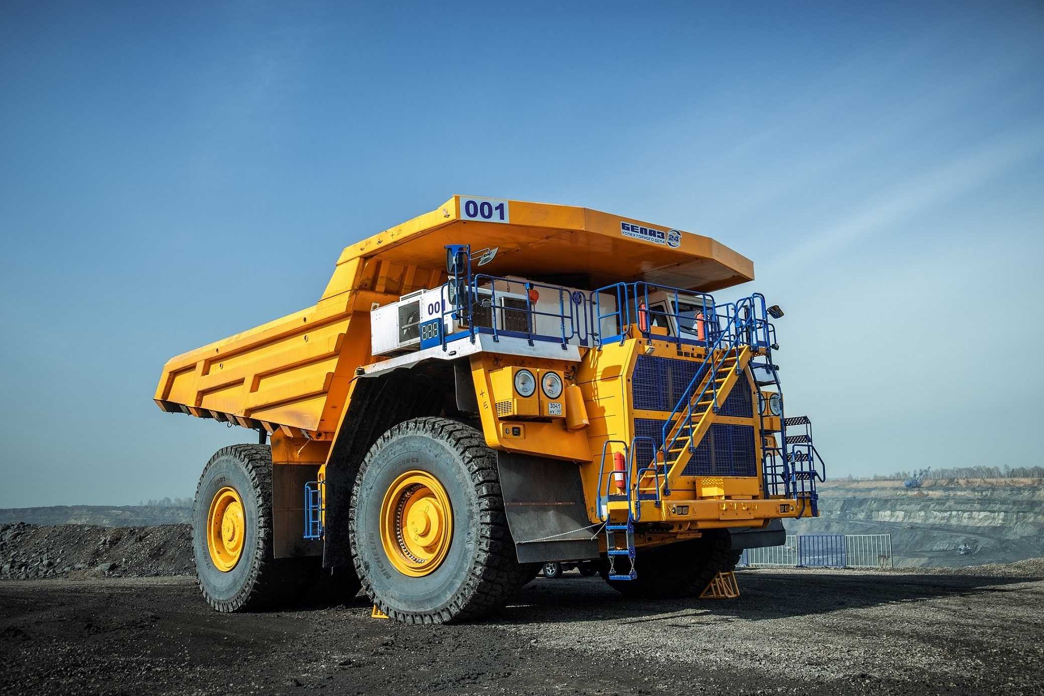 Торговый дом БелАЗ зарегистрирован в России однако владельцы из Белоруссии Это Президентский спортивный клуб возглавляемый сыном Александра Лукашенко 40 летним Дмитрием и сам завод производитель Пост генерального директора занимает Алексей Лямин