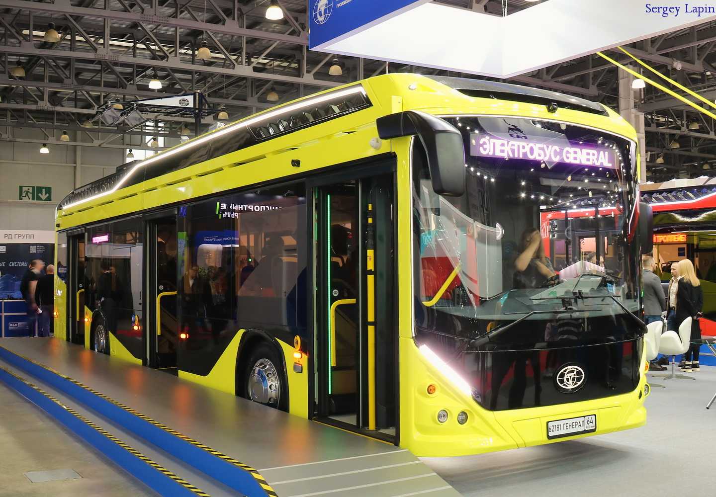 Да и сам троллейбус получился неплохим но увы достаточно дорогим Так за Адмирал с длинным автономным ходом придется отдать примерно 27 миллионов рублей Впрочем речь идет не о пустой машине базовая комплектация достаточно обширна
