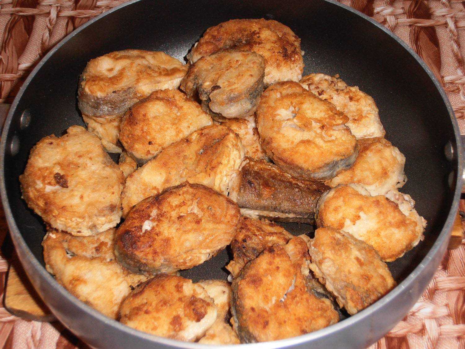Хек жаренный на сковороде