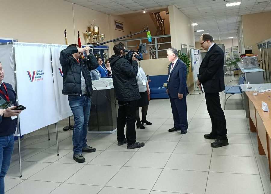 Кому подчиняется глава муниципального образования?